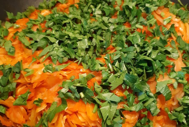 Тушеная капуста с морковью и луком по-домашнему