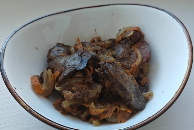 Тушеная куриная печень