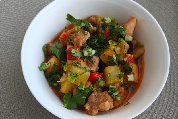 Тушеная свинина с овощами