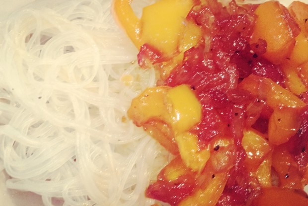 Тушеные перцы в кисло-сладком соусе с фунчозой