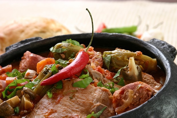 Тушеные свиные щечки с карамельзованным пореем