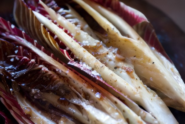 Тушеный цикорий