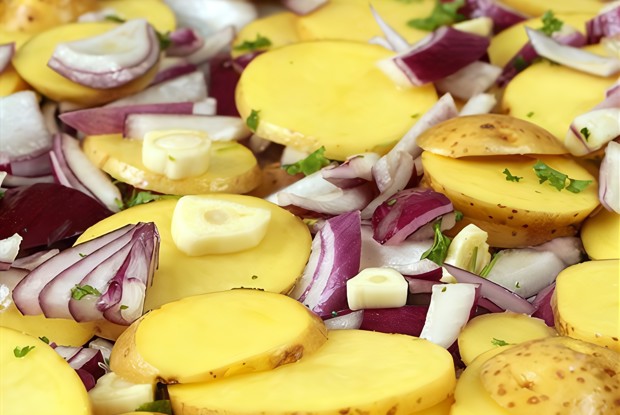 Тушеный молодой картофель с петрушкой