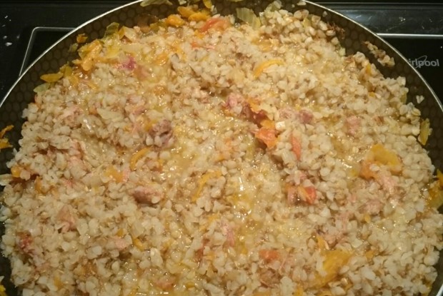 Тушенка с гречкой