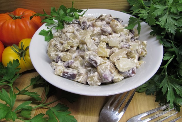 Тушеные баклажаны со сметаной и зеленью