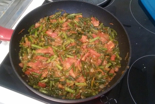 Тушеные чесночные стрелки