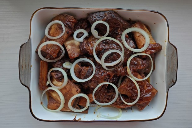 Тушеные говяжьи ребра в скороварке