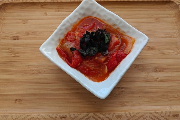 Тушеные помидоры на сковороде