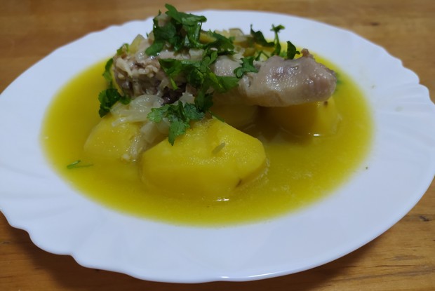 Тушёная курица с картофелем