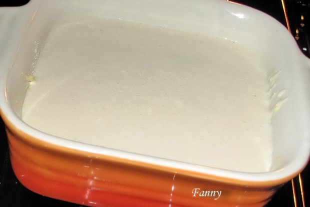 Творожная запеканка с клубничным соусом