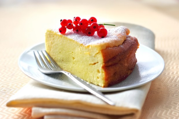 Творожная запеканка с красной смородиной