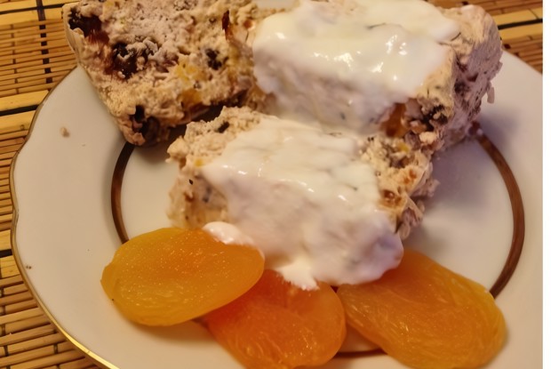 Творожная запеканка с курагой и черносливом