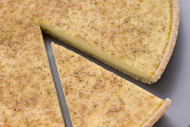 Творожная запеканка с курагой и изюмом