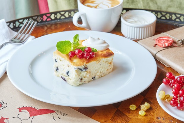 Творожная масса с изюмом и тертым шоколадом