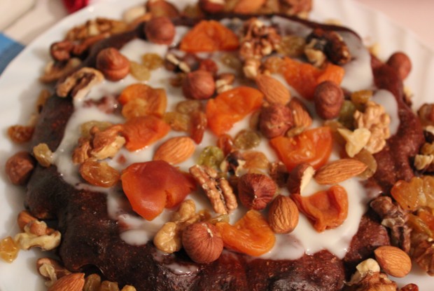 Творожная запеканка с изюмом и курагой