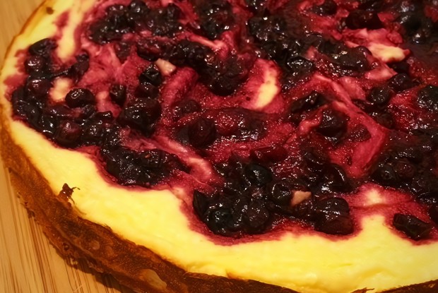 Творожная запеканка с клюквенным вареньем