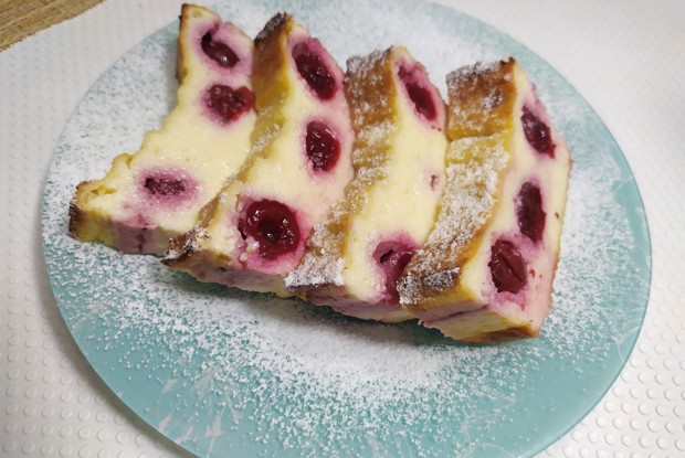 Творожная запеканка с вишней