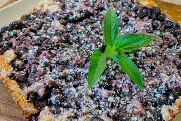 Творожная запеканка со смородиной