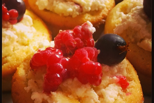 Творожные кексы с ягодами