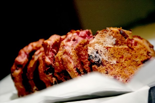 Творожные лепешки с вишней без сахара