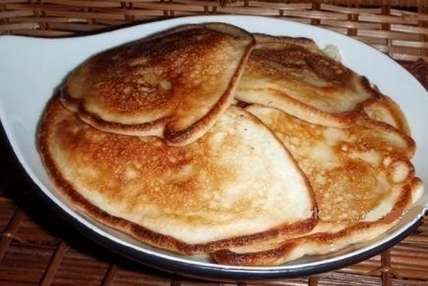 Творожные оладьи с грушами