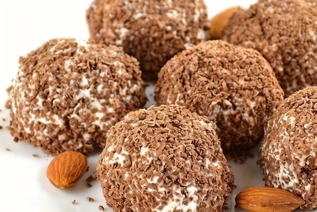 Творожные пирожные с финиками и шоколадом