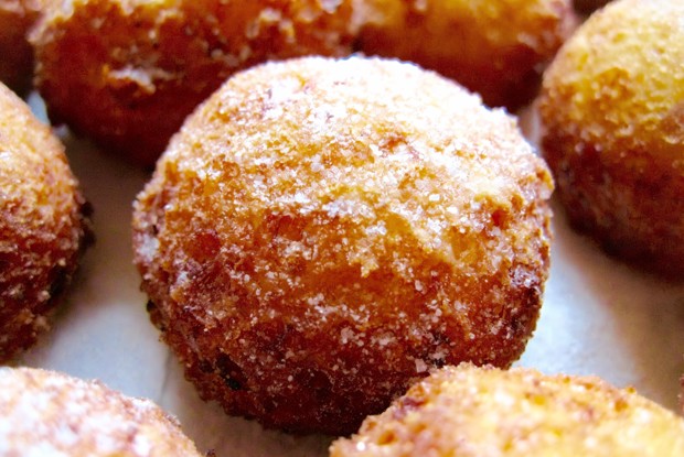 Творожные пончики с корицей