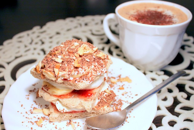 Творожный десерт с хлебцами