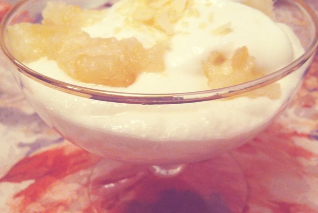 Творожный мусс с яблочным пюре