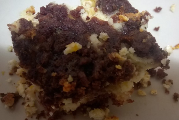 Творожный пирог с лимоном и какао