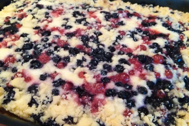 Творожный пирог со сливами