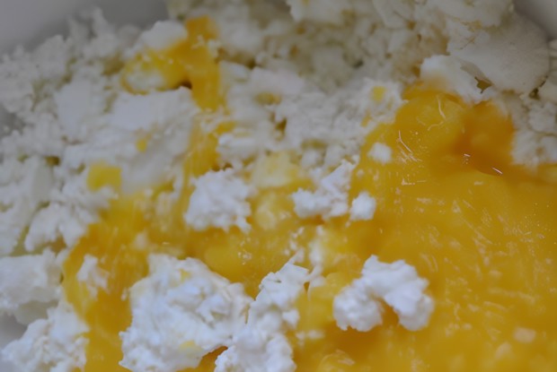 Творожный завтрак с манго и апельсином