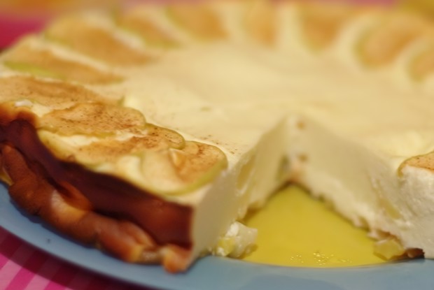 Творожно-яблочная запеканка с корицей