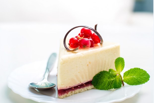 Творожно-клюквенный торт без выпечки