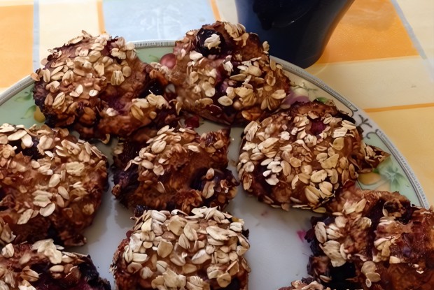 Творожно-овсяное печенье с вишней