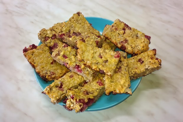 Творожные батончики-мюсли с клюквой