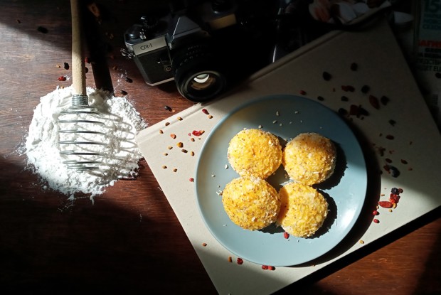 Творожные булочки с ягодной начинкой и кокосом