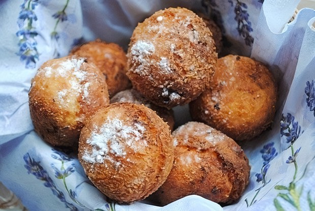 Творожные пончики с кокосом и шоколадом