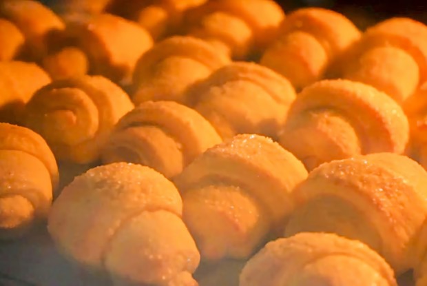 Творожные рогалики с сахаром