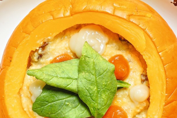 Тыква с пшеном и лисичками