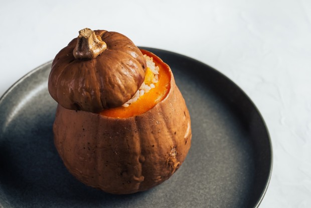 Тыква с рисом и сухофруктами