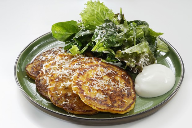 Тыквенные оладьи с пармезаном и чили