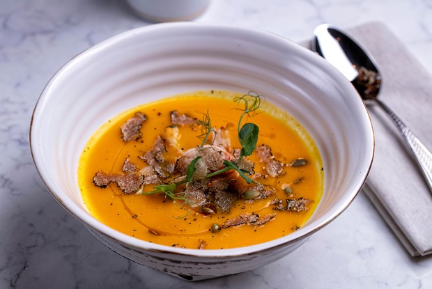 Тыквенный крем-суп с лангустинами и черным трюфелем