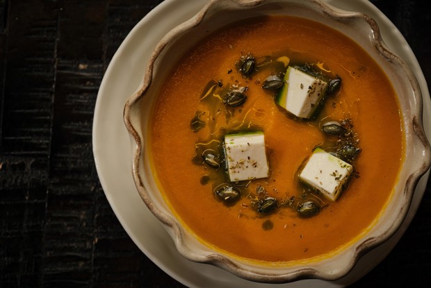 Тыквенный крем-суп с сыром сиртаки и зеленым маслом