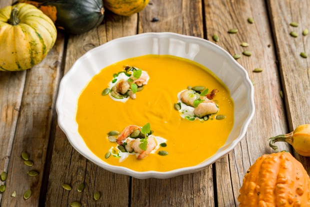 Тыквенный суп с креветками и страчателлой
