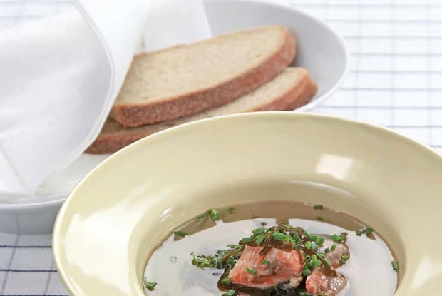 Уха из головы кижуча с ламинарией японской