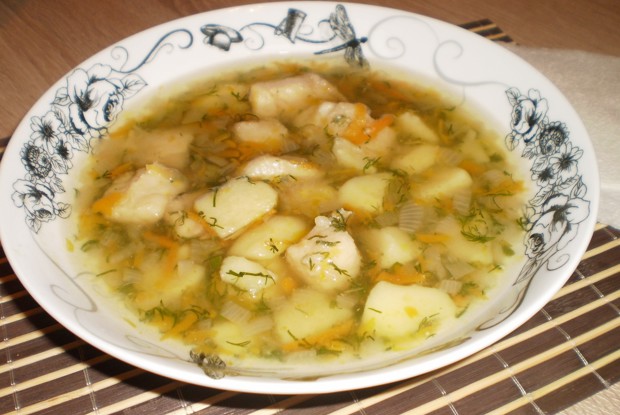 Уха из пангасиуса с зеленью укропа