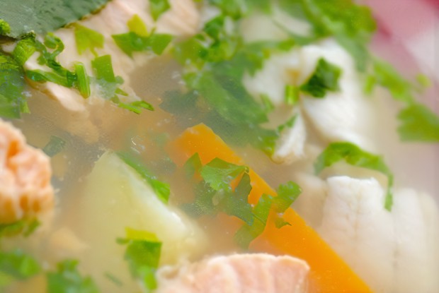 Уха из тилапии с перловкой