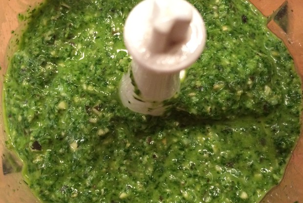 Укропное песто с тыквенными семечками