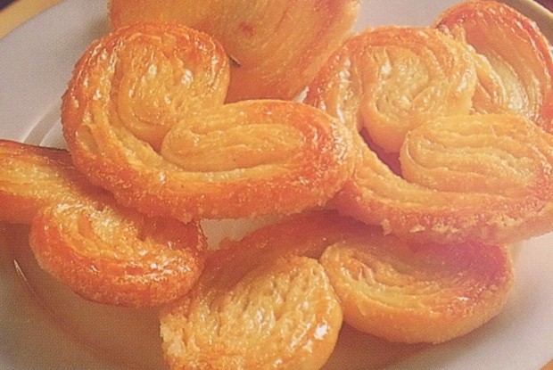 Ушки из слоеного теста